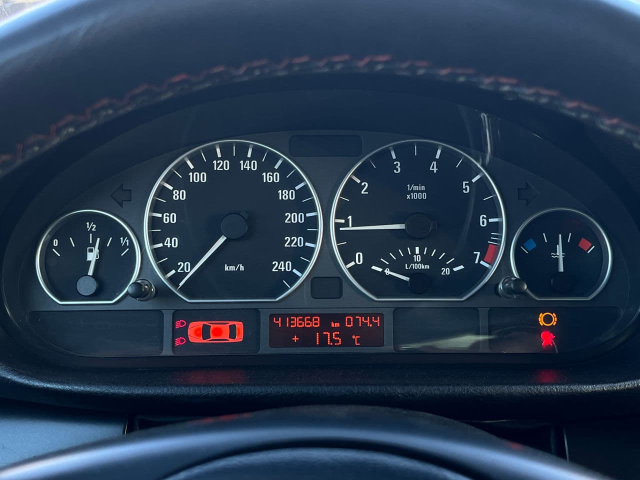 BMW 318 2004 — Миниатюра 8