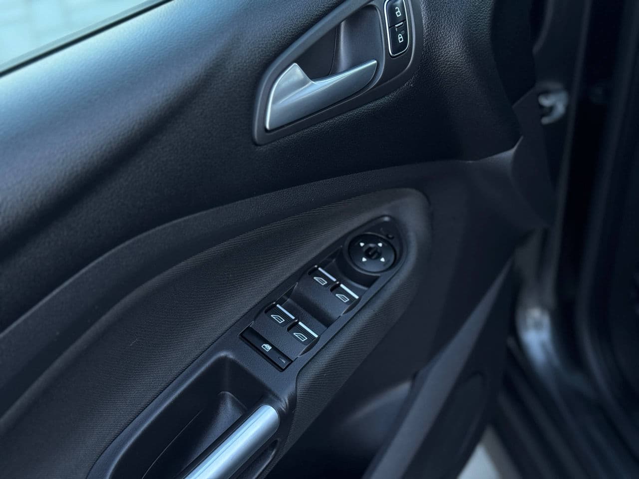 2017 Ford C-MAX — Miniatură 17