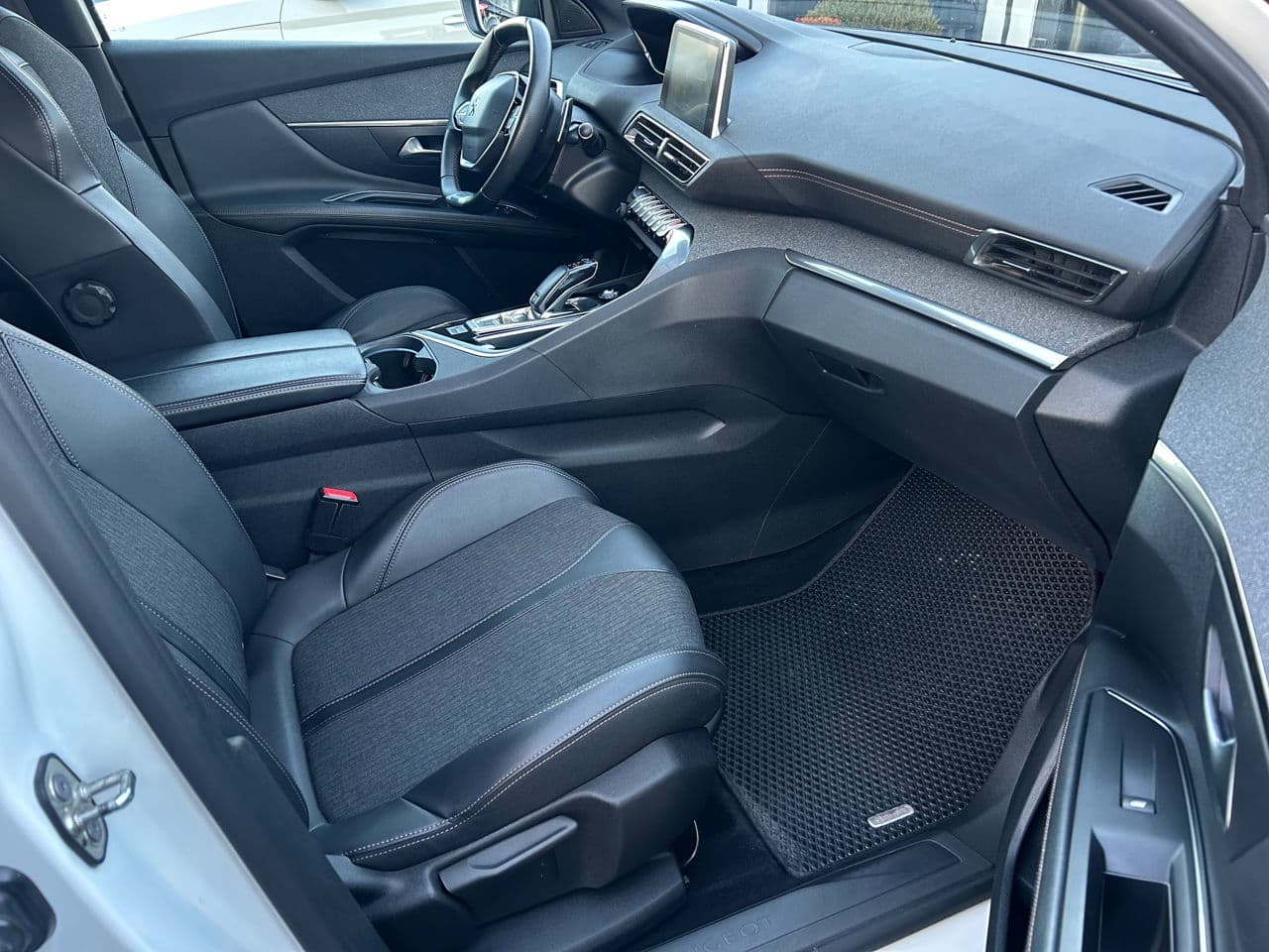 2020 Peugeot 3008 — Miniatură 17