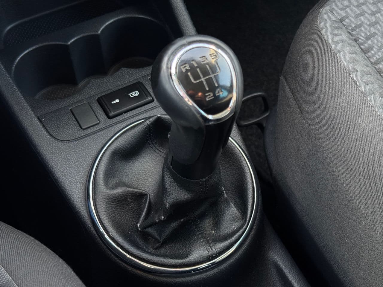 2012 Skoda Fabia — Miniatură 12