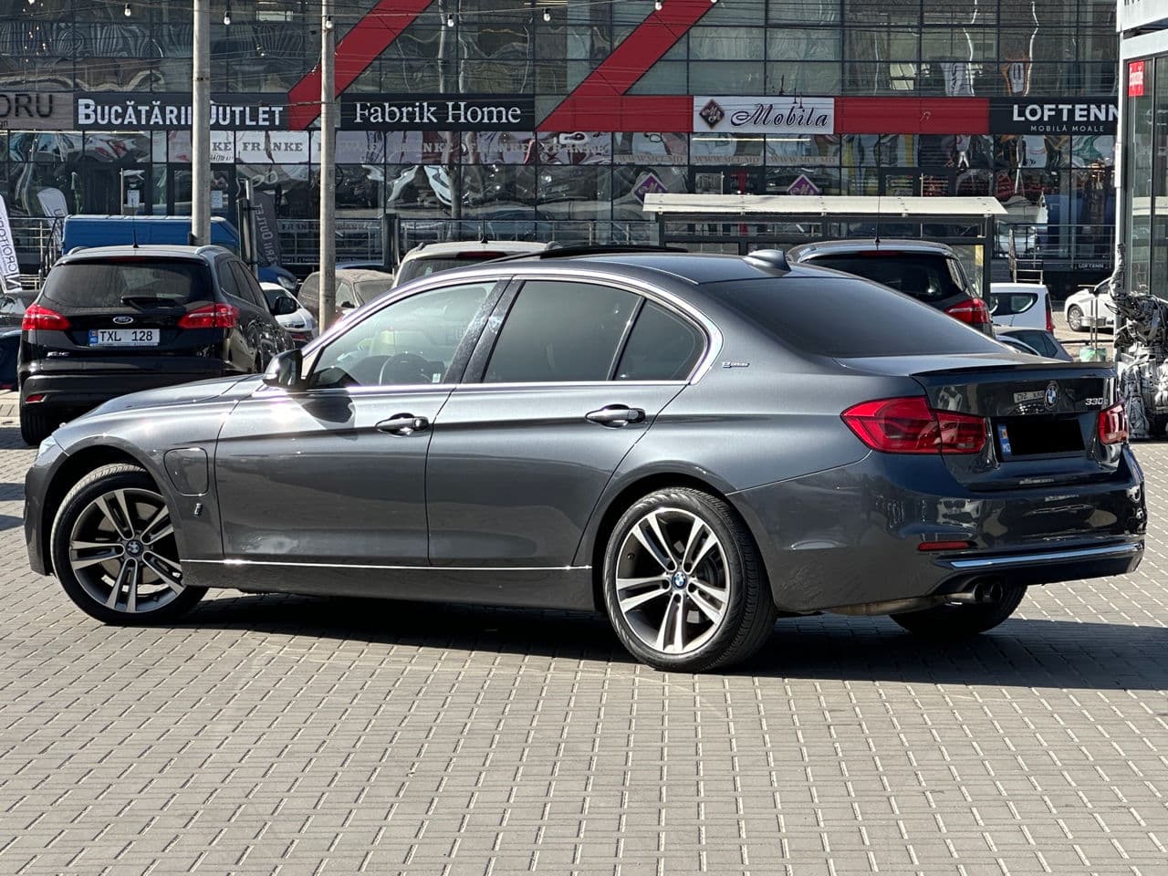2017 BMW 330E — Miniatură 4