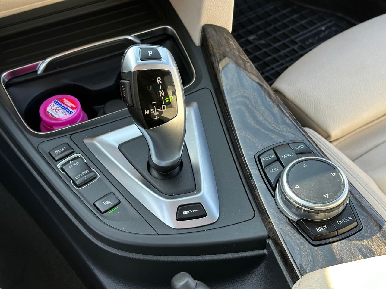 2017 BMW 330E — Miniatură 11