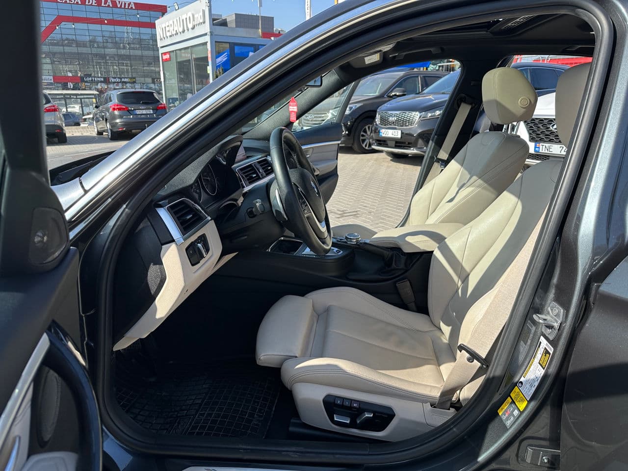 2017 BMW 330E — Miniatură 5