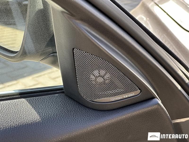 2017 BMW 330E — Miniatură 18