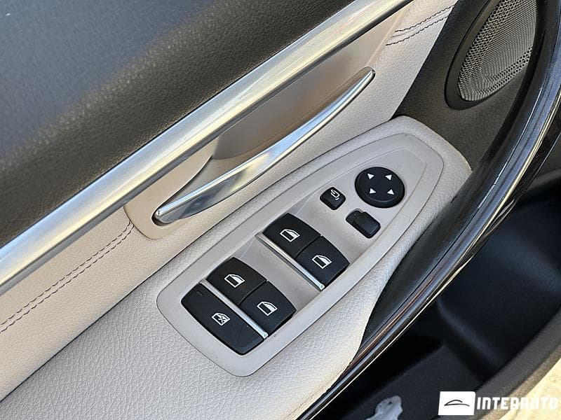 2017 BMW 330E — Miniatură 19