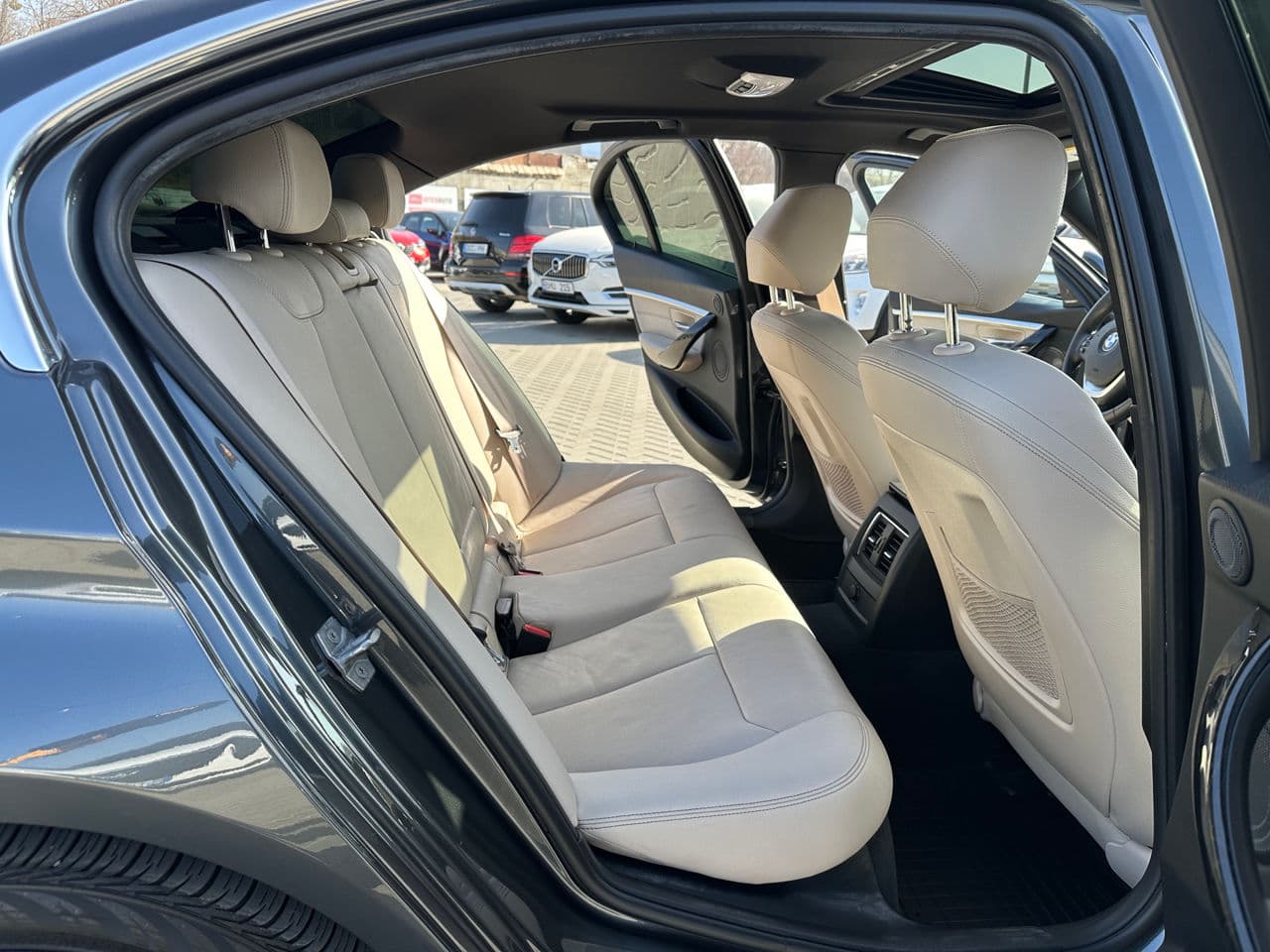 2017 BMW 330E — Miniatură 13