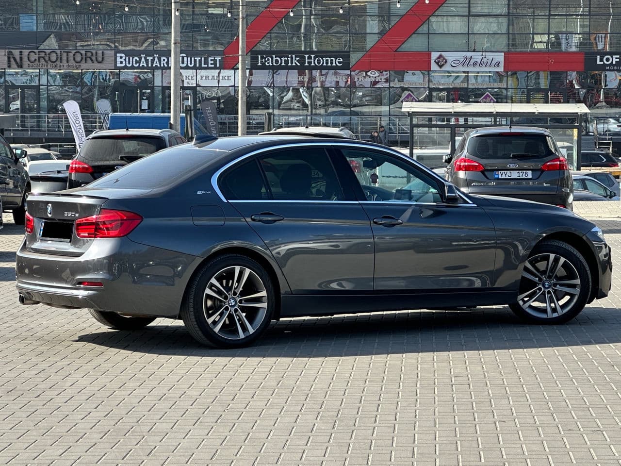 2017 BMW 330E — Miniatură 3