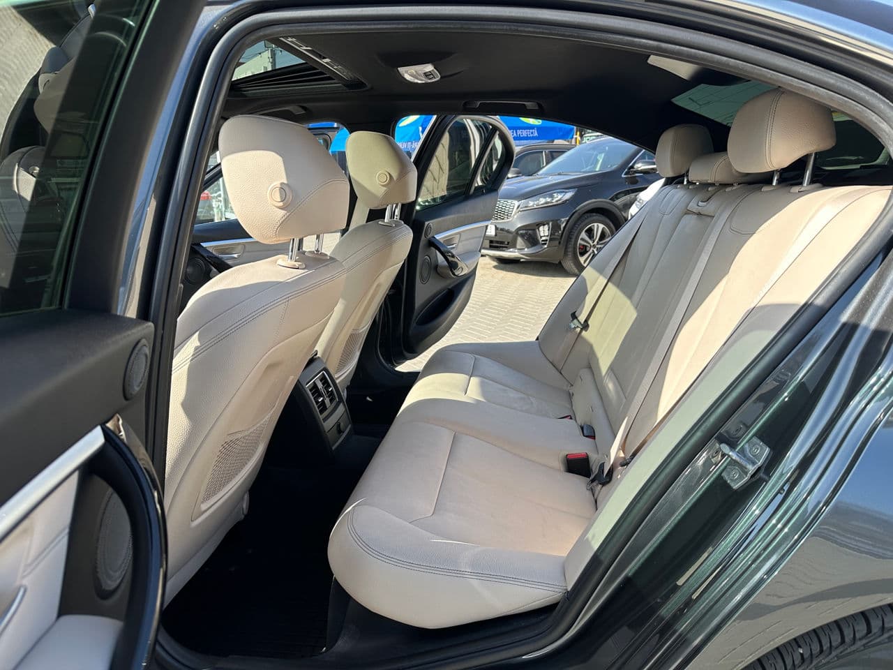 2017 BMW 330E — Miniatură 12