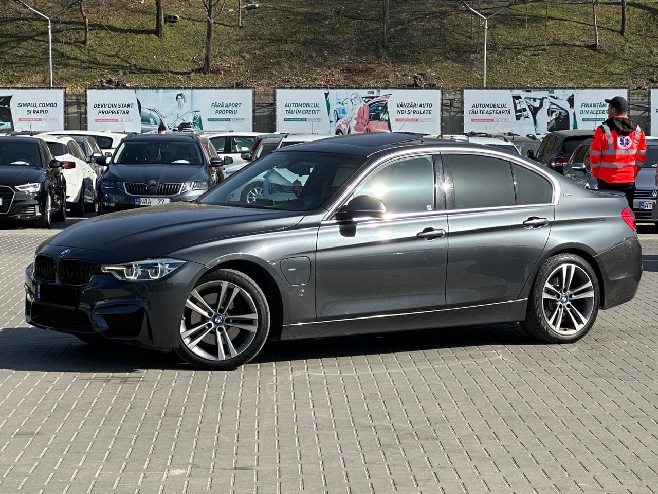 2017 BMW 330E — Miniatură 2