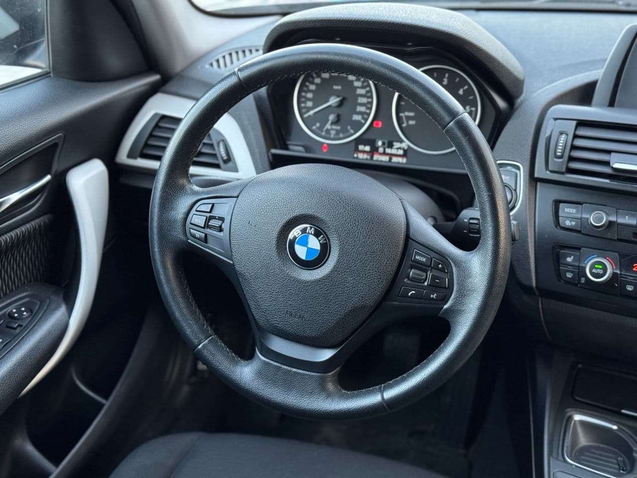 2014 BMW 114 — Miniatură 9