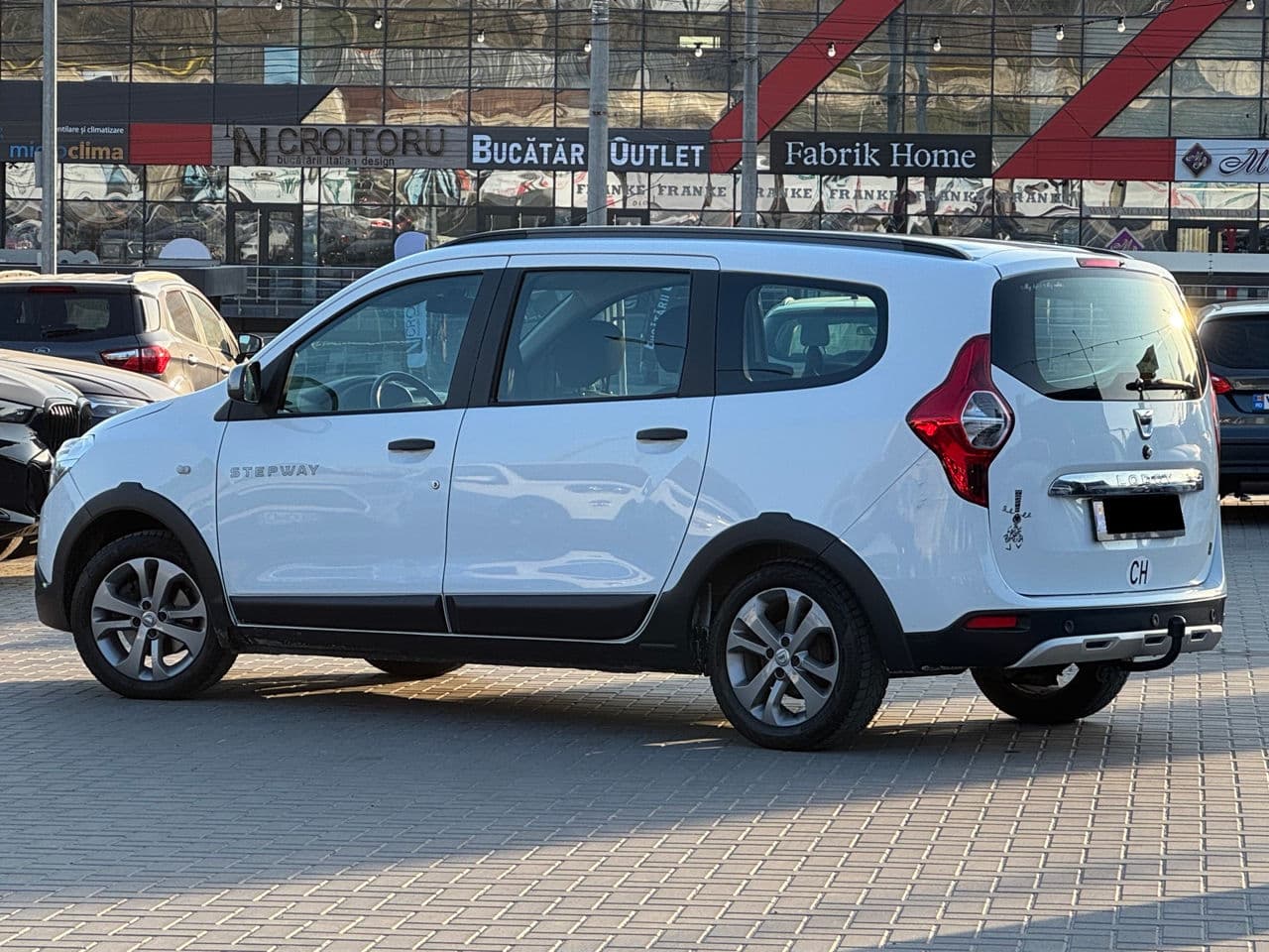 2016 Dacia Lodgy Stepway — Miniatură 4