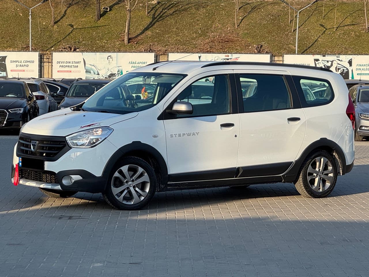 2016 Dacia Lodgy Stepway — Miniatură 2