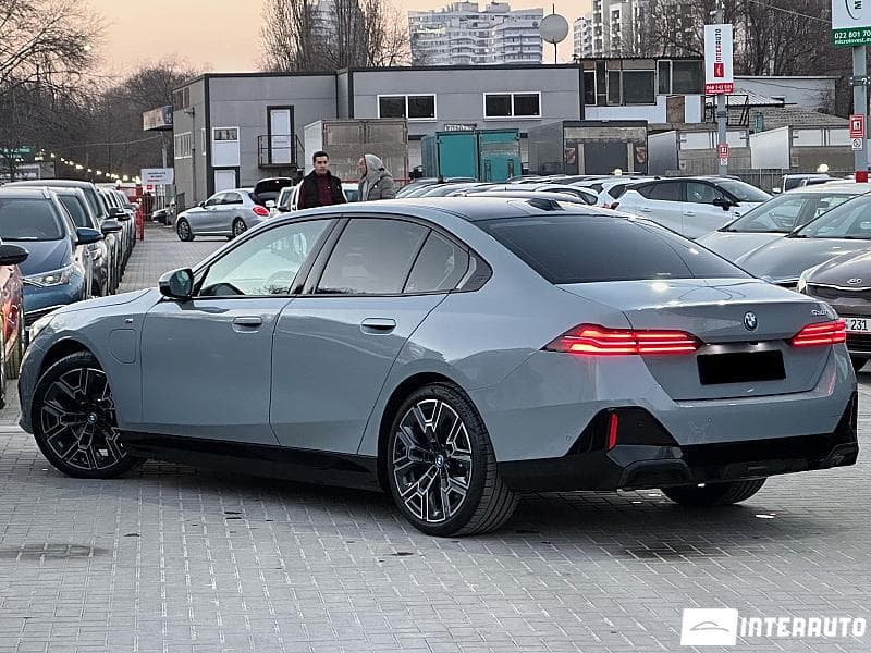 2024 BMW 530e — Miniatură 2