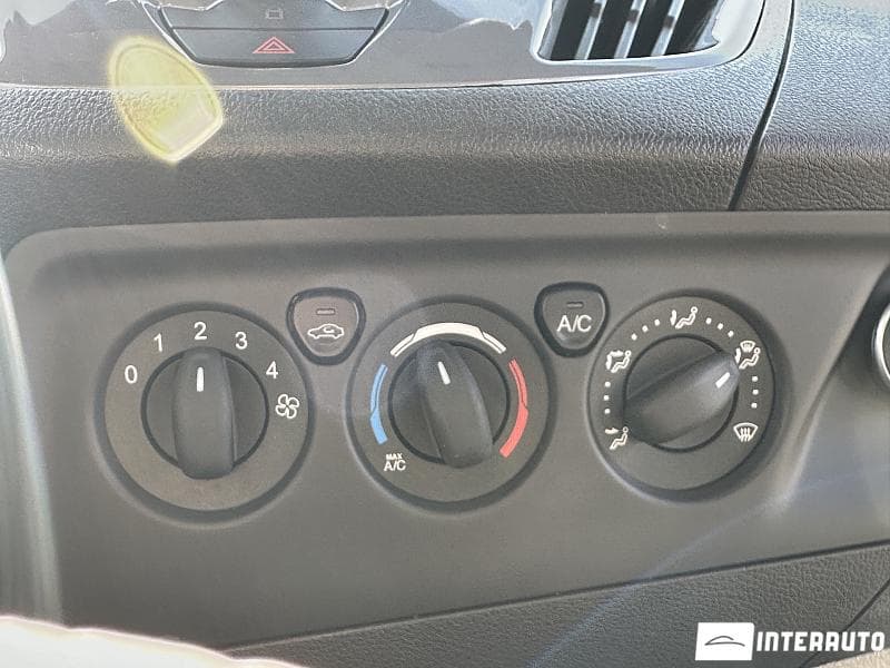 2015 Ford Transit — Miniatură 11