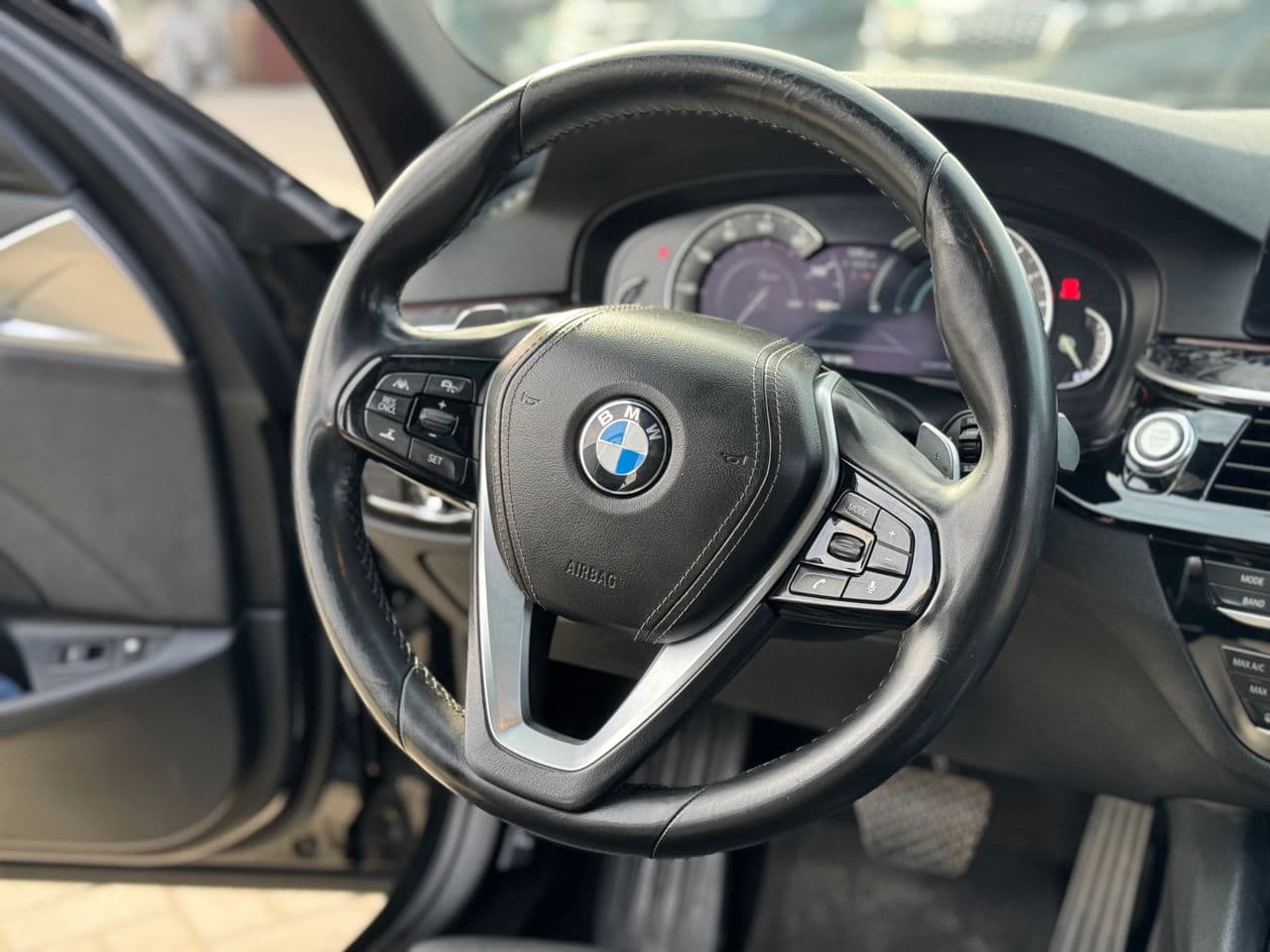 BMW 530e 2017 — Миниатюра 7