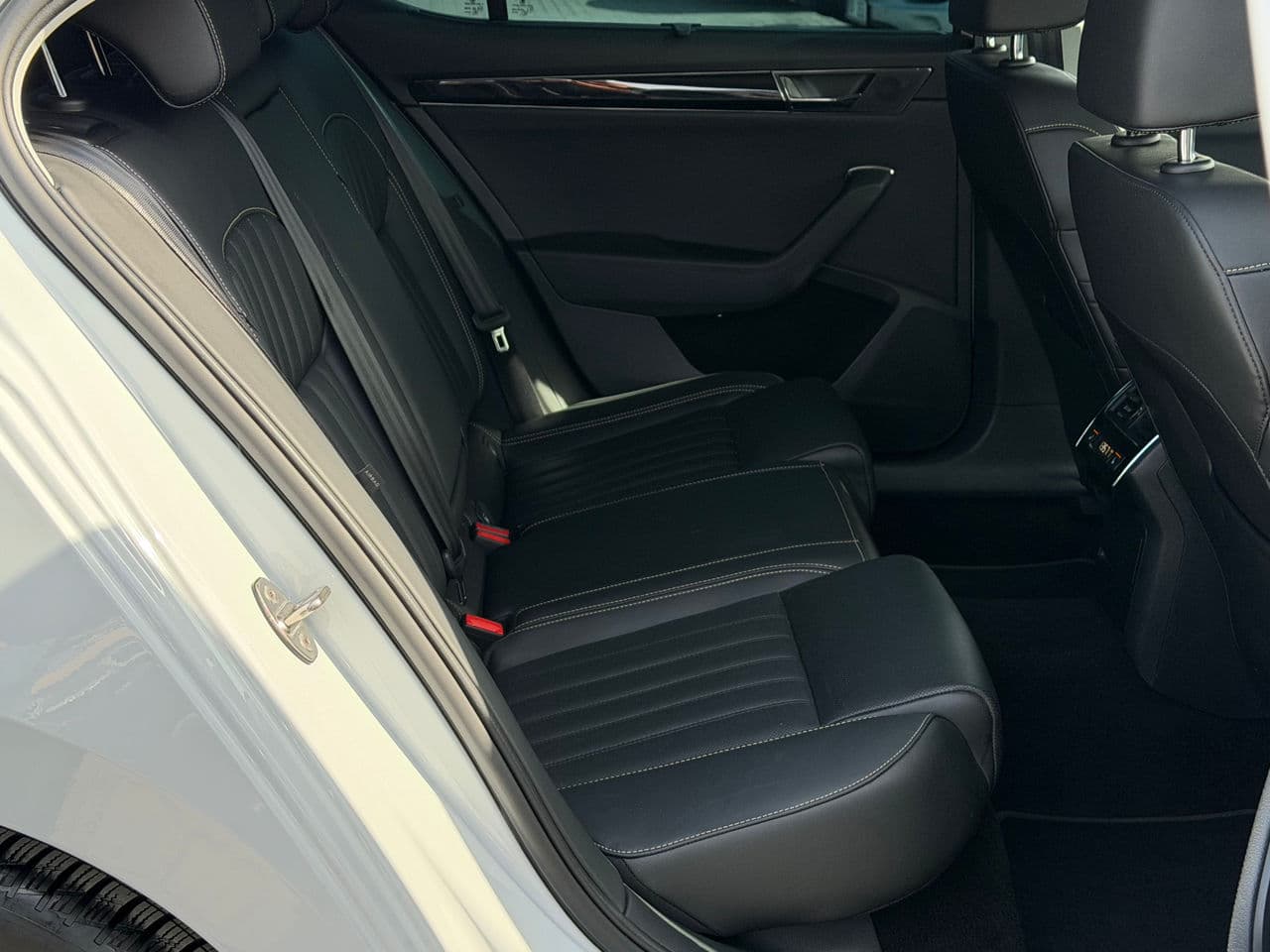 2021 Skoda Superb — Miniatură 19