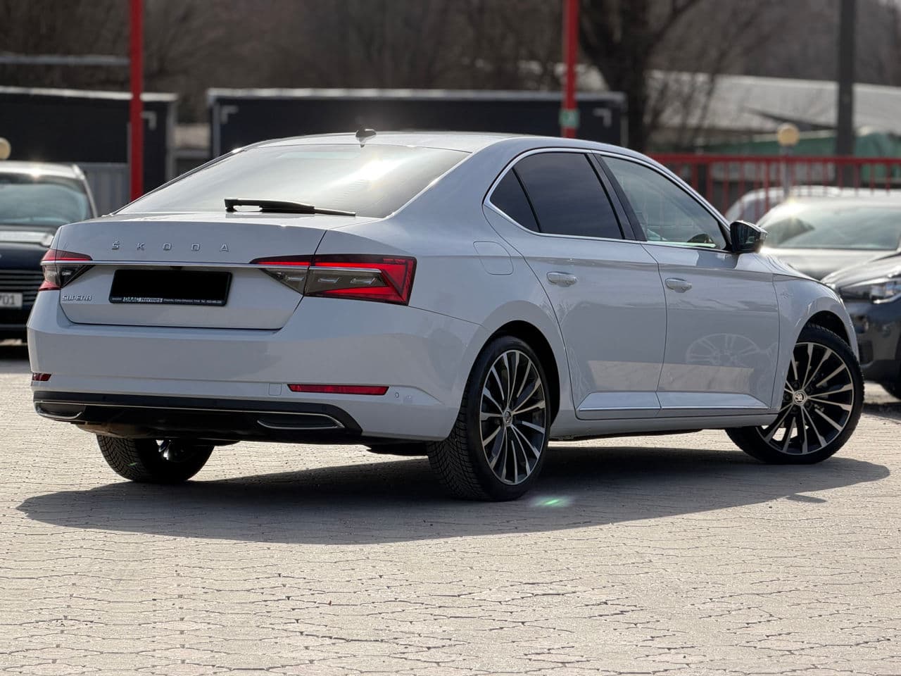 2021 Skoda Superb — Miniatură 2