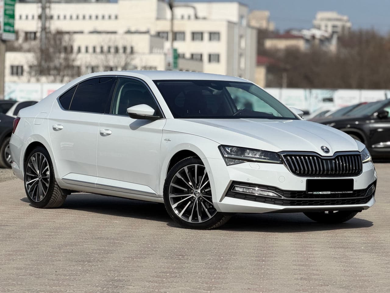 2021 Skoda Superb — Miniatură 4