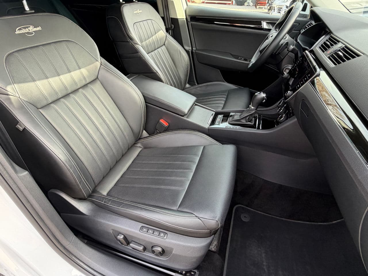 2021 Skoda Superb — Miniatură 16
