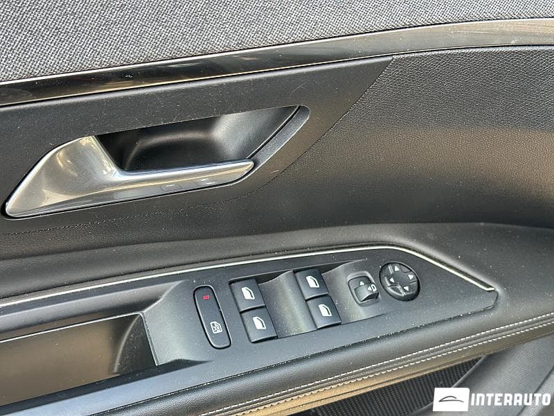 2020 Peugeot 5008 — Miniatură 13