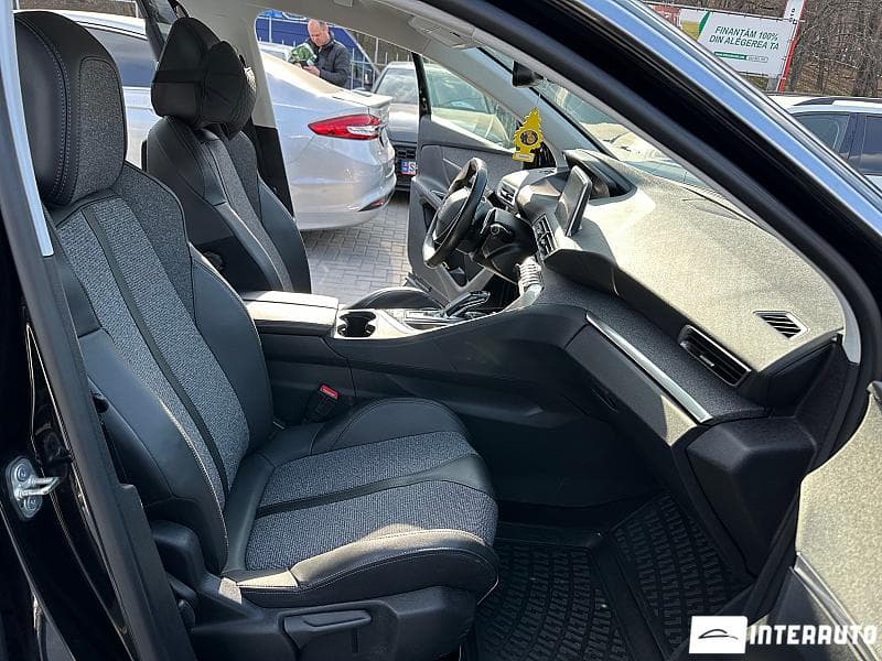 2020 Peugeot 5008 — Miniatură 5