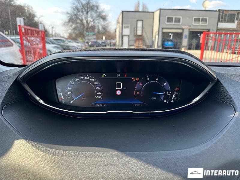 2020 Peugeot 5008 — Miniatură 9