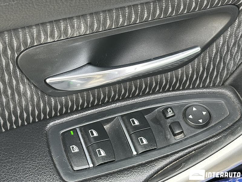 2017 BMW 318 — Miniatură 16