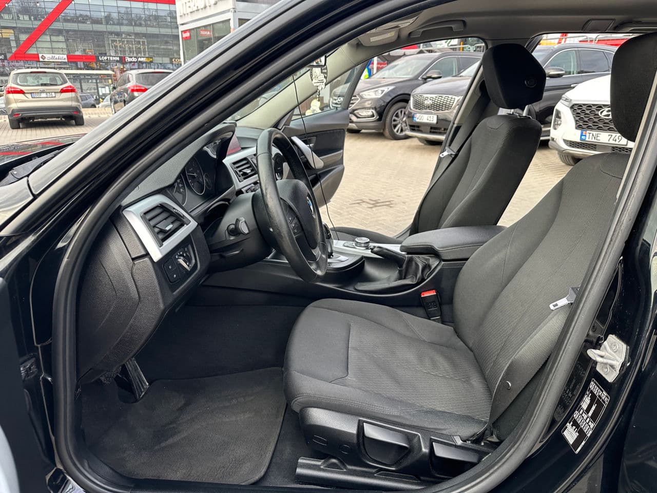 2017 BMW 318 — Miniatură 5