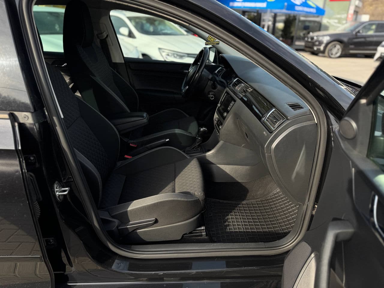 2015 Skoda Rapid — Miniatură 15