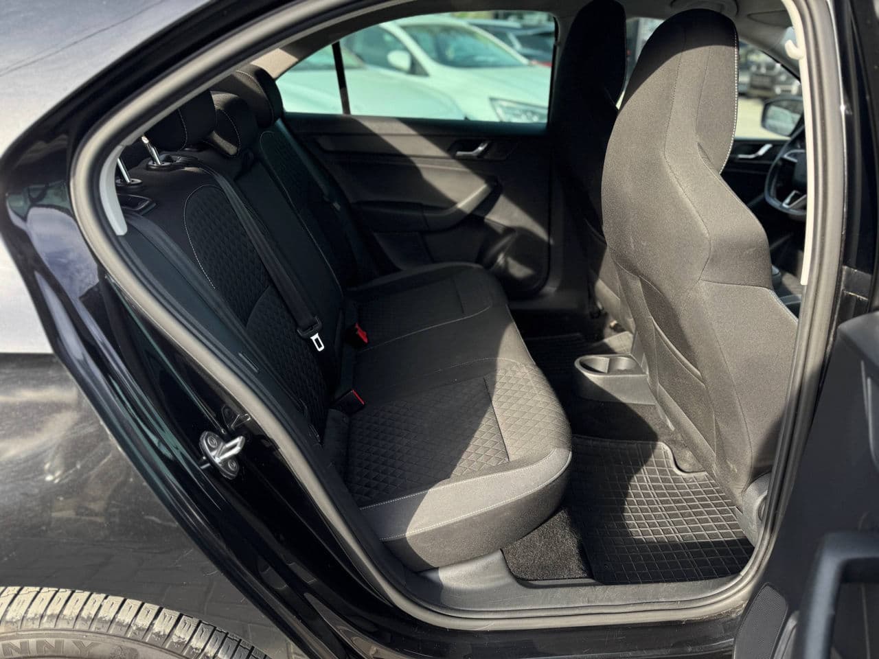 2015 Skoda Rapid — Miniatură 14