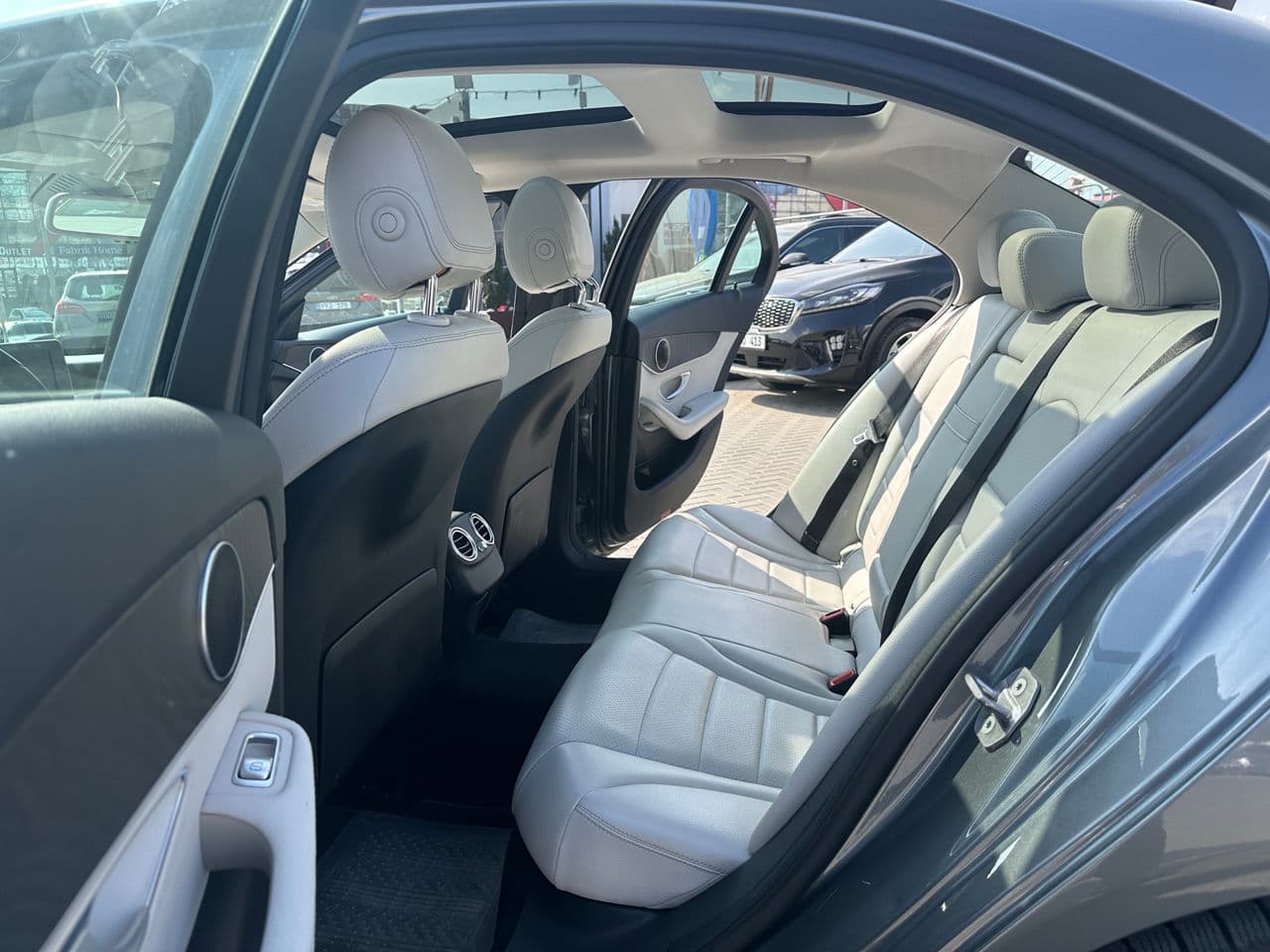 2017 Mercedes C 350e — Miniatură 13
