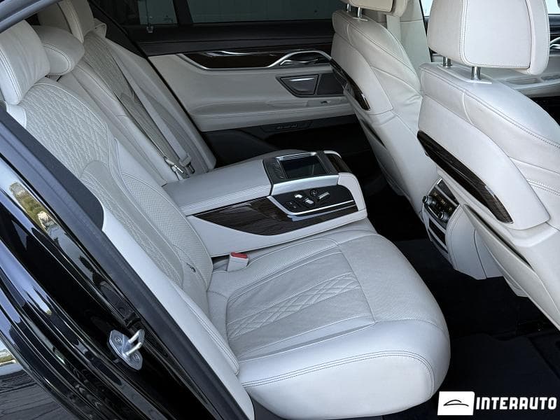2018 BMW 740 — Miniatură 25