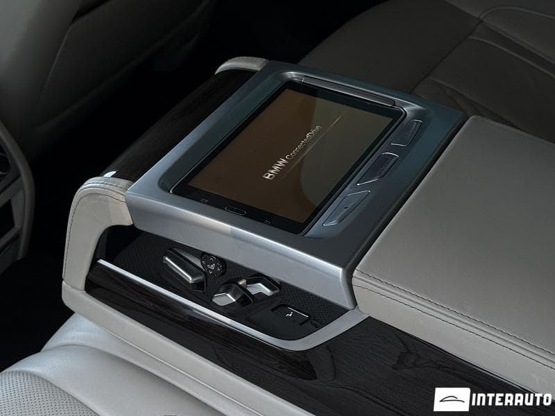 2018 BMW 740 — Miniatură 23