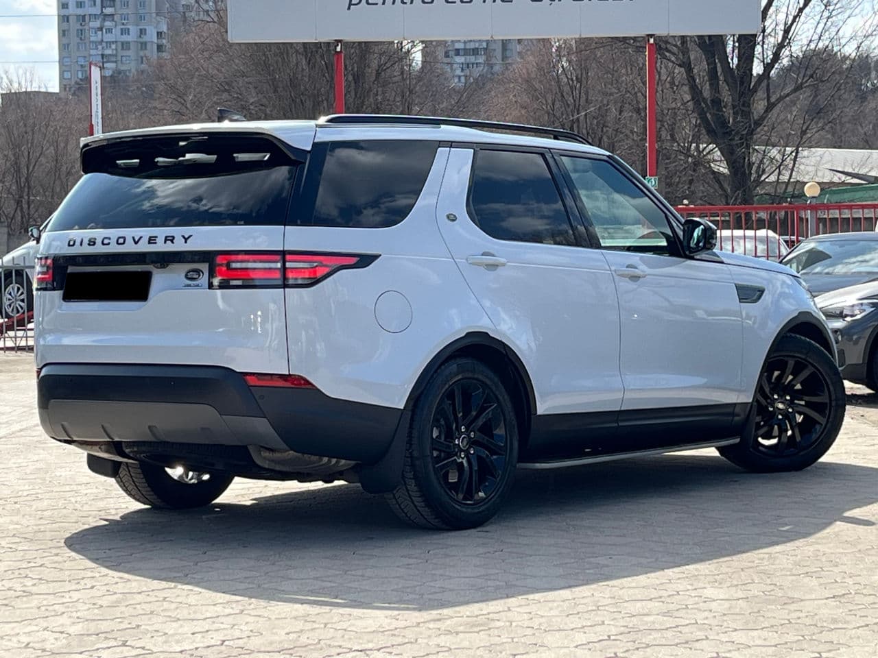2017 Land Rover Discovery — Miniatură 2