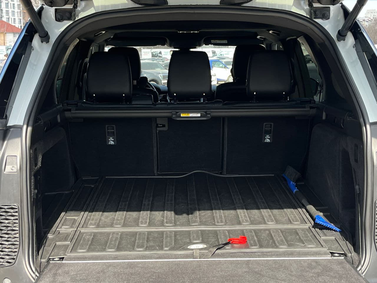 2017 Land Rover Discovery — Miniatură 23