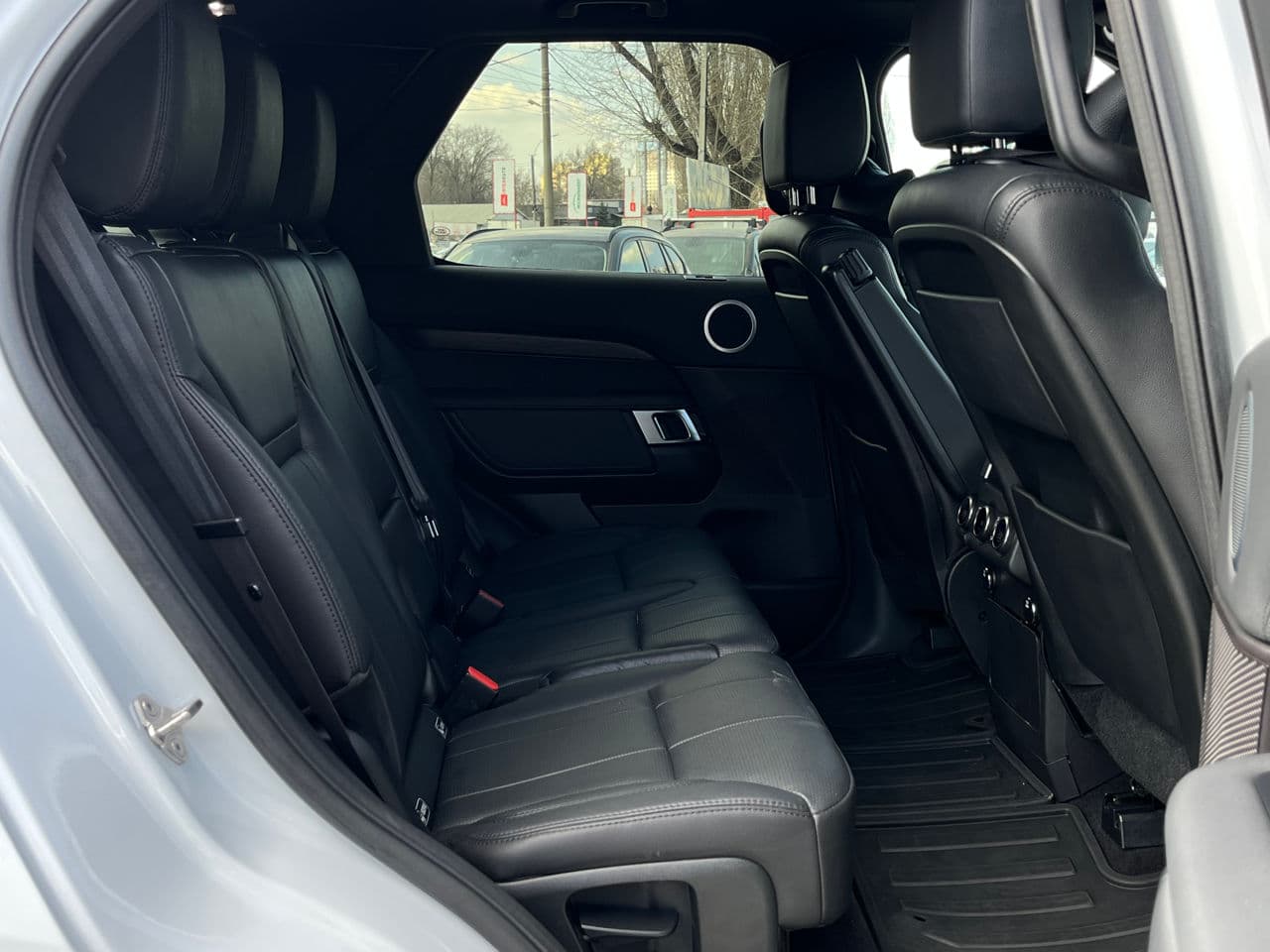 2017 Land Rover Discovery — Miniatură 22