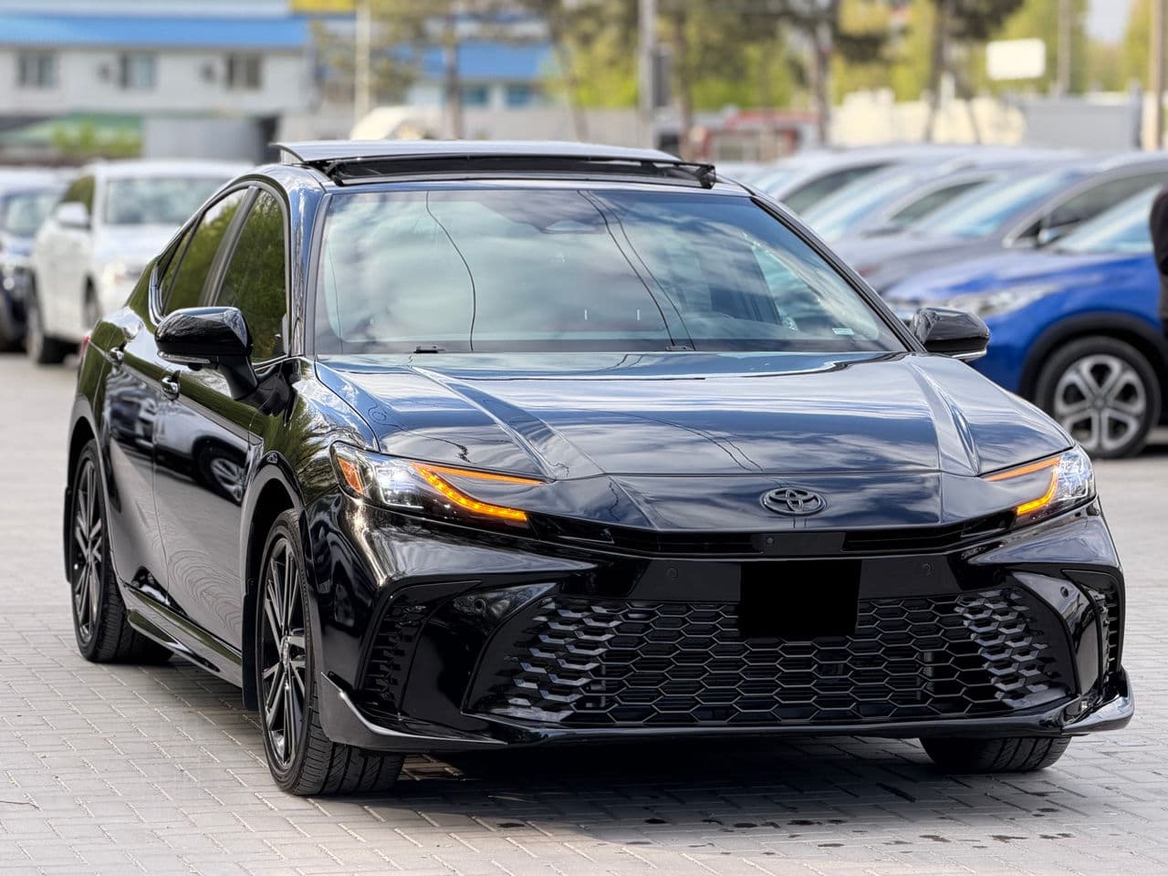 2025 Toyota Camry — Miniatură 3