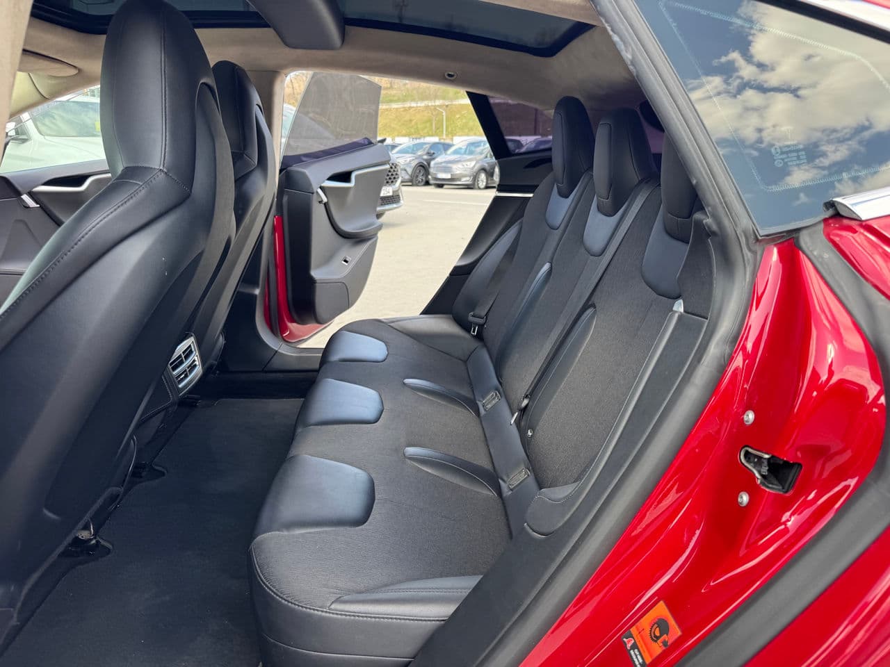 2015 Tesla Model S — Miniatură 13