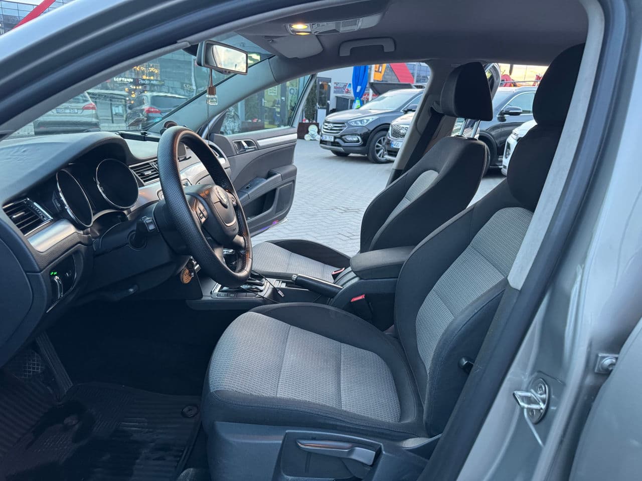 2010 Skoda Superb — Miniatură 5