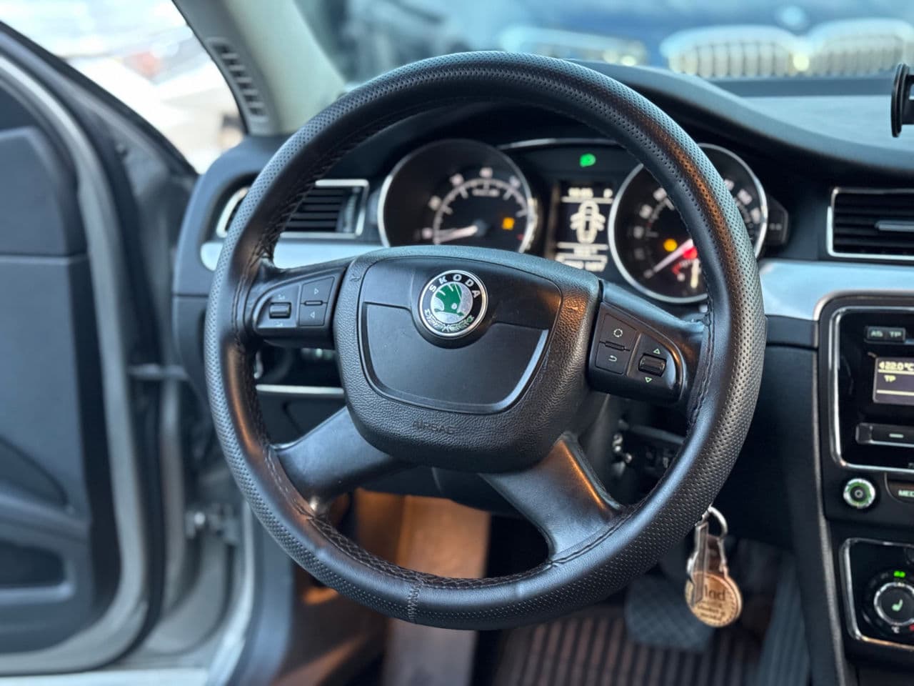 2010 Skoda Superb — Miniatură 7