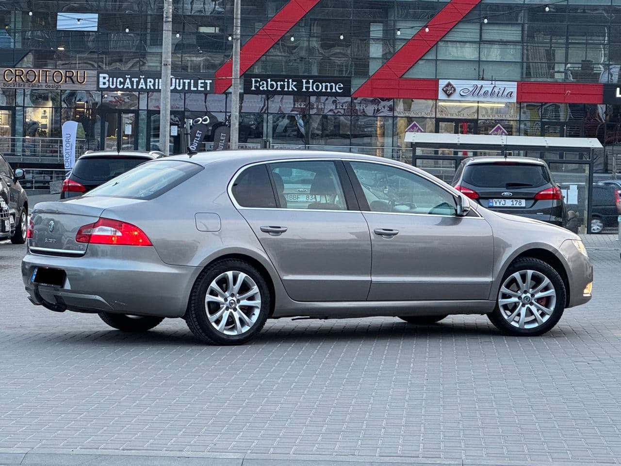 2010 Skoda Superb — Miniatură 3