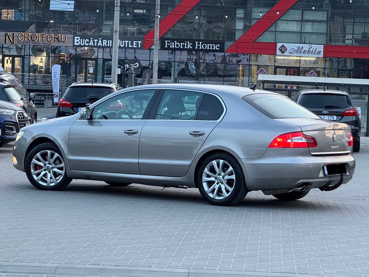 2010 Skoda Superb — Miniatură 4