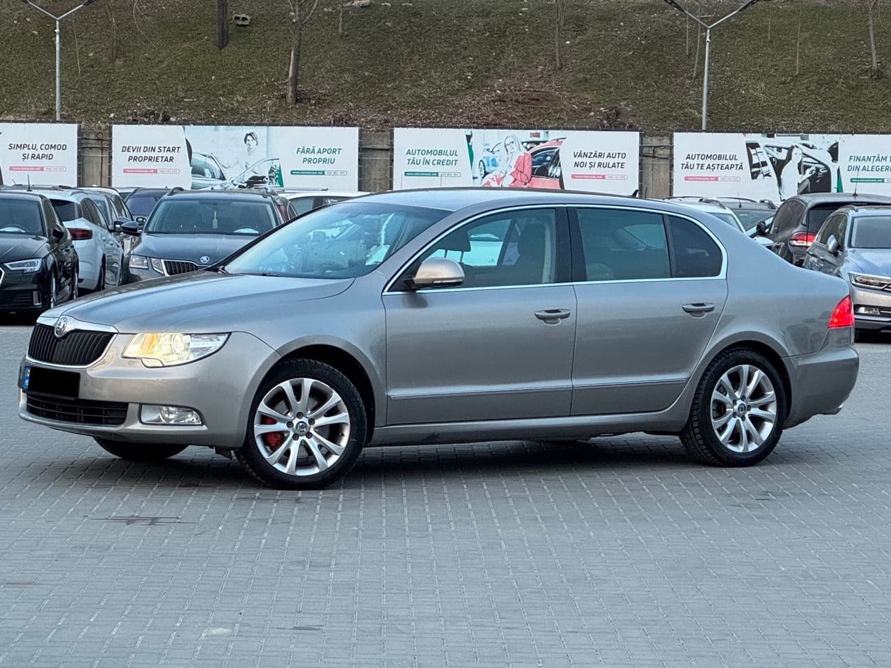 2010 Skoda Superb — Miniatură 2