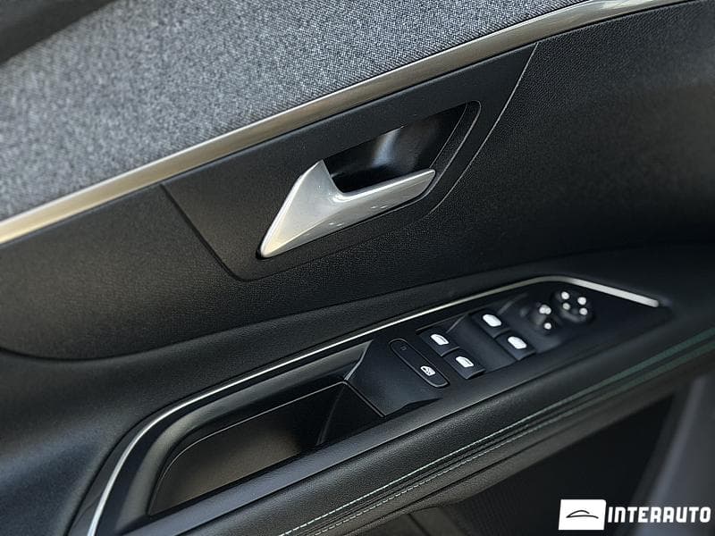 2020 Peugeot 3008 — Miniatură 9