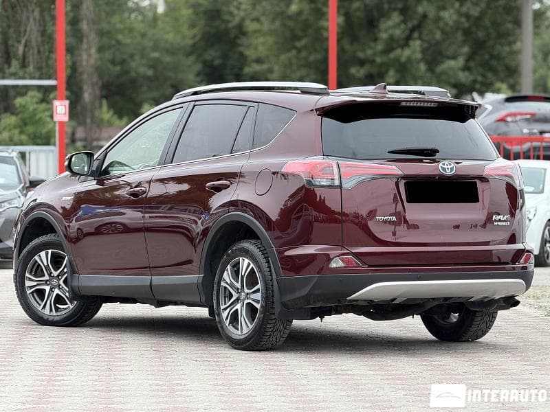 2017 Toyota Rav-4 — Miniatură 3