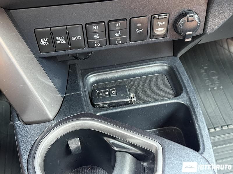 2017 Toyota Rav-4 — Miniatură 15