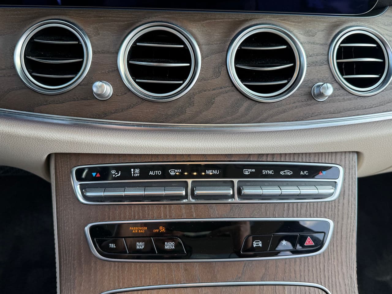 2021 Mercedes E 350 — Miniatură 11
