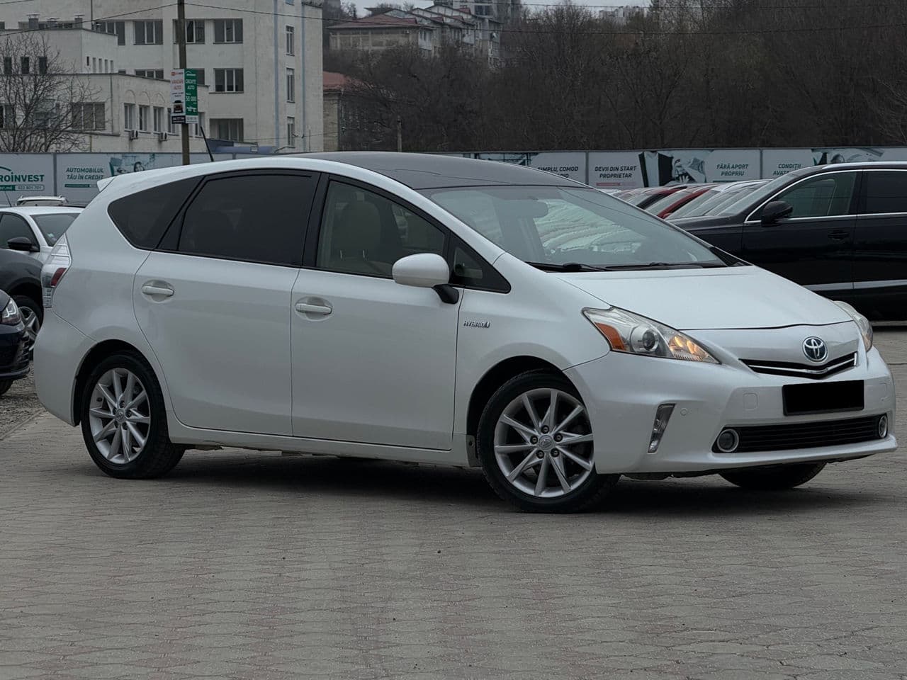 2014 Toyota Prius Plus / V — Miniatură 4