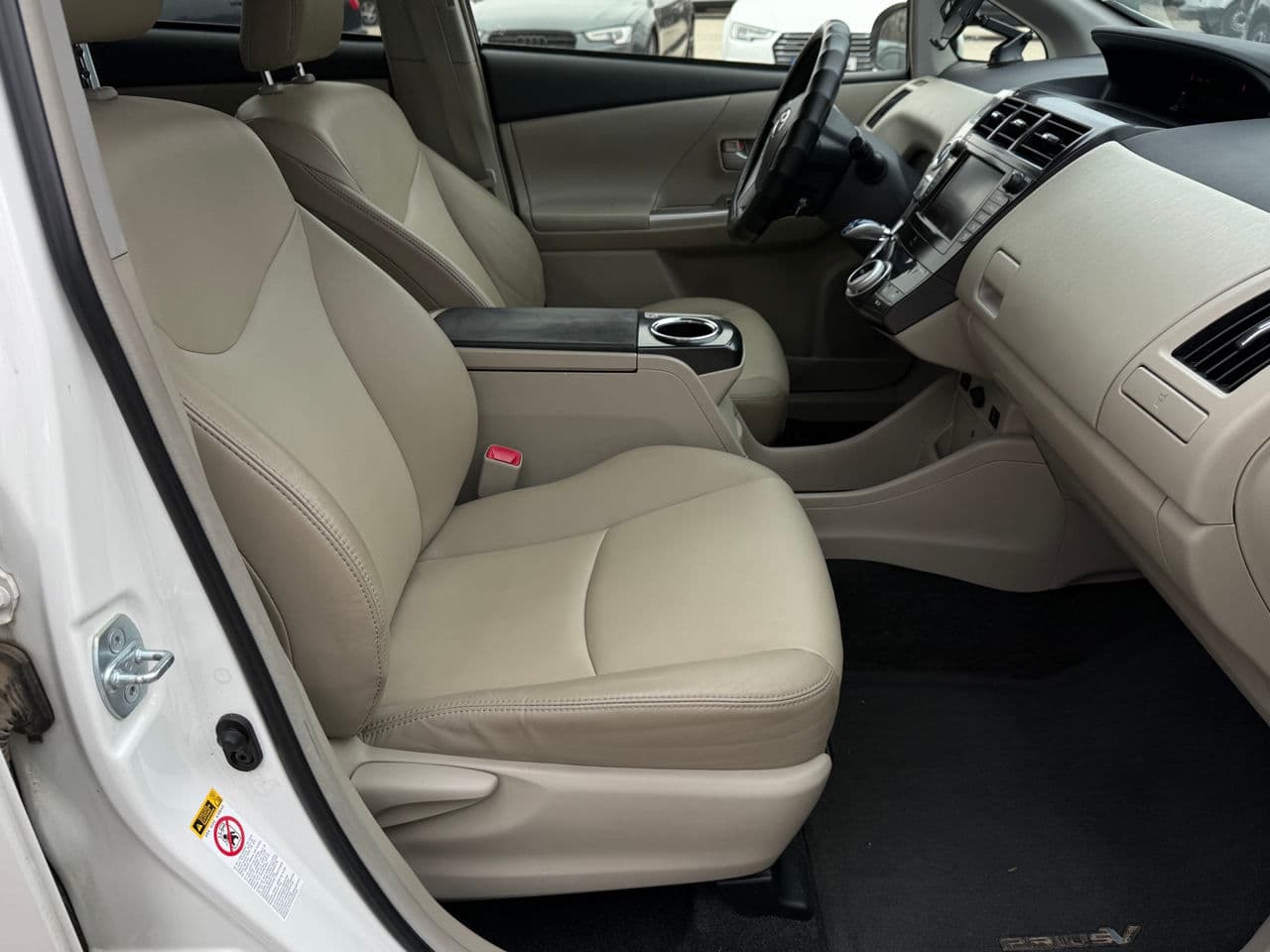 2014 Toyota Prius Plus / V — Miniatură 6