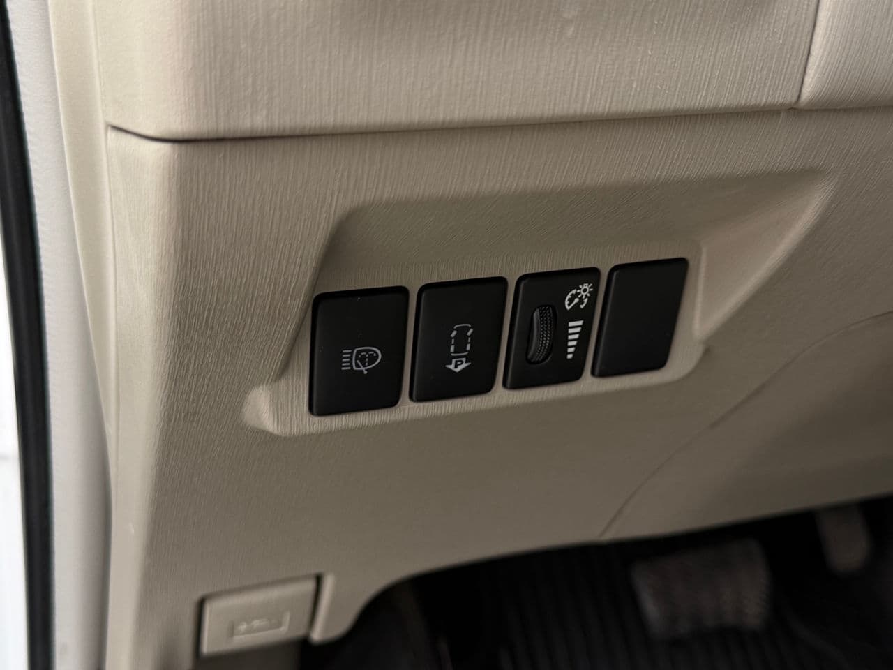2014 Toyota Prius Plus / V — Miniatură 19